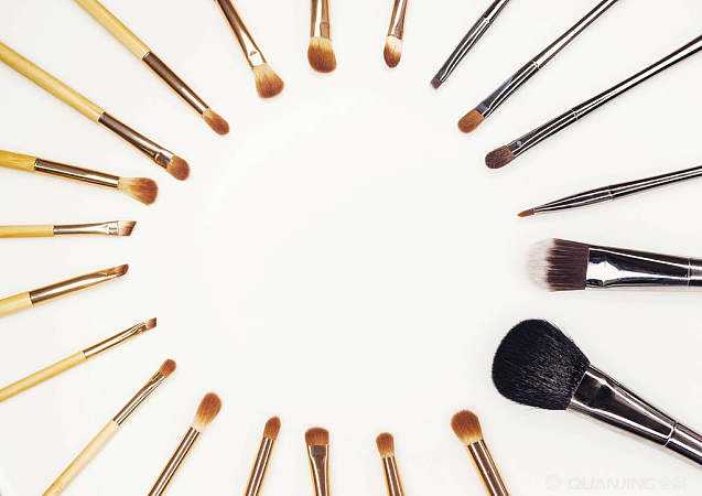 Different brush hair textures have varying impacts on makeup application